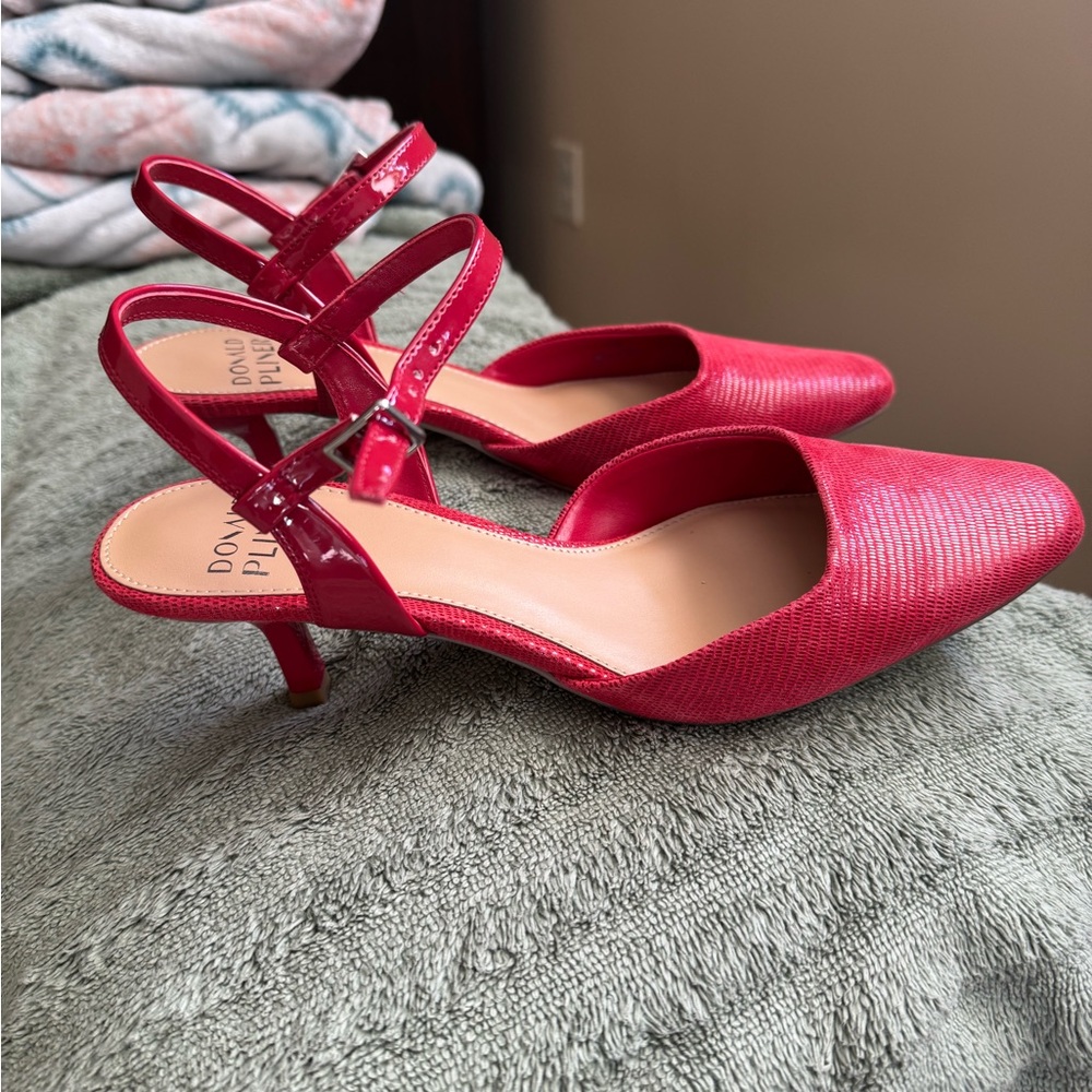 Donald Pliner Red Leather Kitten Heel Dress Shoes, 7M